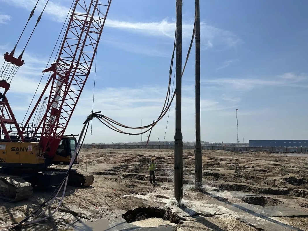 Vibroflotación 180kw de la pila de la mejora del suelo de la compactación del Vibro del conductor de pila para la tierra suave del suelo