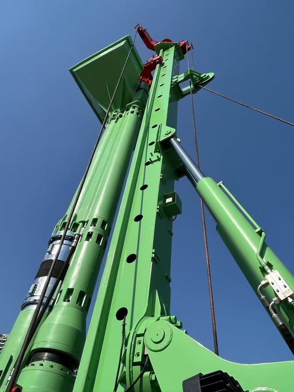 Equipo Vibroflot de la marca China BVEM, diámetro 500-800 mm, con potencia de motor de 176 kW