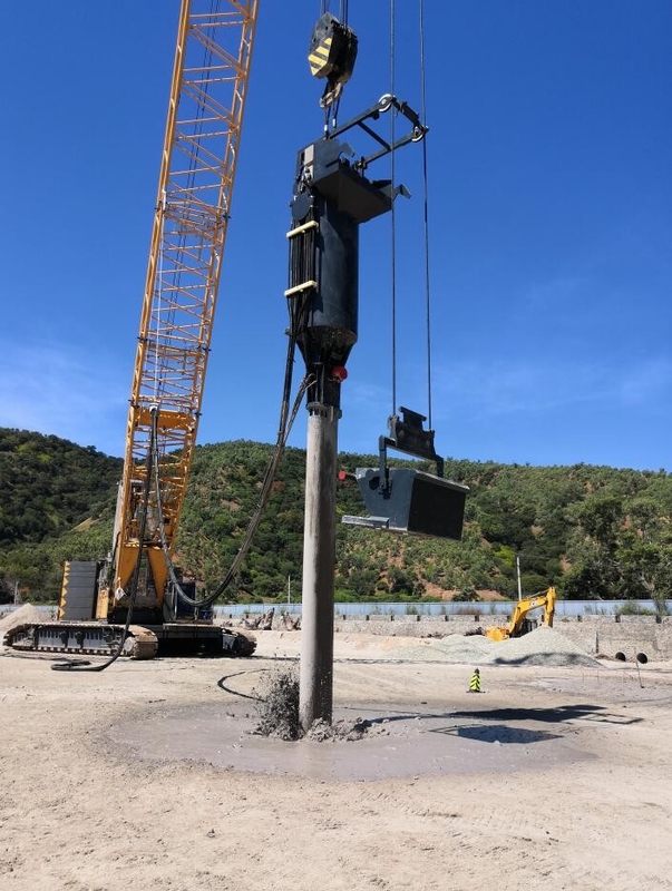 Crane Type Double Bins Bfs Vibroflotation 180kw trabajó la profundidad los 24m de la pila